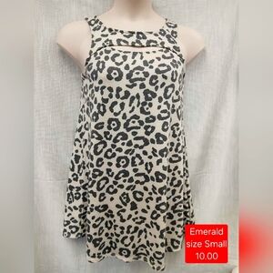 Emerald size small tunic womens top shirt size small. NEW